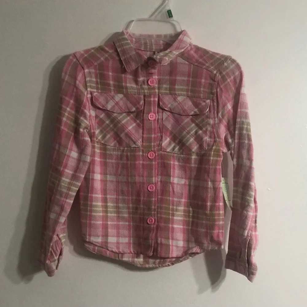 Extremely Me girl’s buttons down flannel shirt two front pockets pink plaid